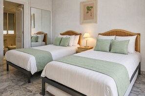 2 bedrooms, iron/ironing board, free WiFi - Puerto Banus, 400 metres to the Beach (Marbella)