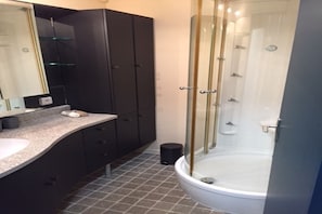 Een douche, een haardroger