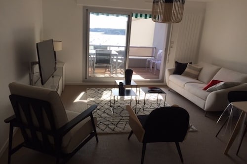 Appartement vue mer  près promenade clair de lune centre