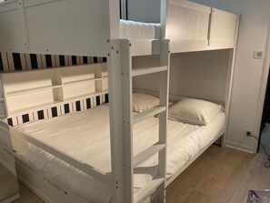 2 habitaciones, tabla de planchar con plancha y wifi gratis 