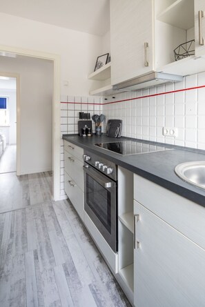 Kühlschrank, Ofen, Herdplatte, Geschirrspüler