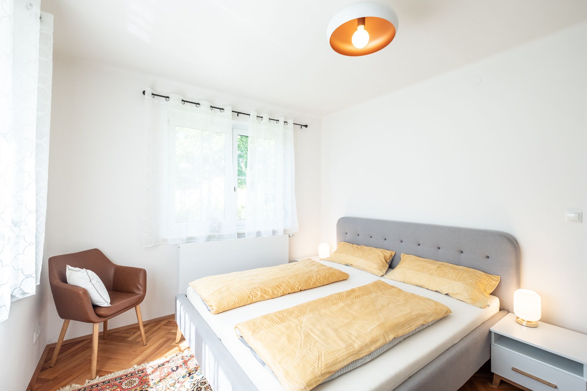2 Schlafzimmer, Zimmersafe, Schreibtisch, Bügeleisen/Bügelbrett