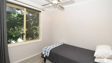 4 bedrooms, iron/ironing board