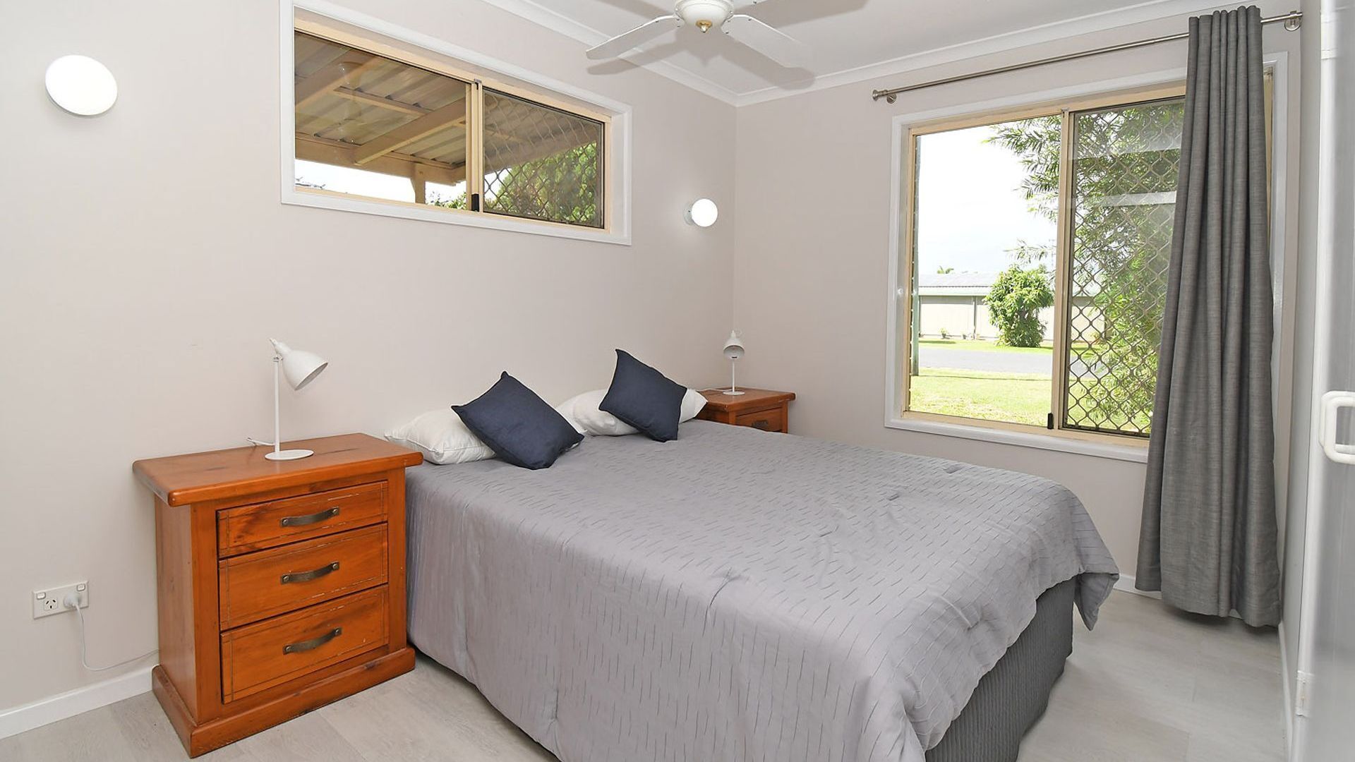 4 bedrooms, iron/ironing board