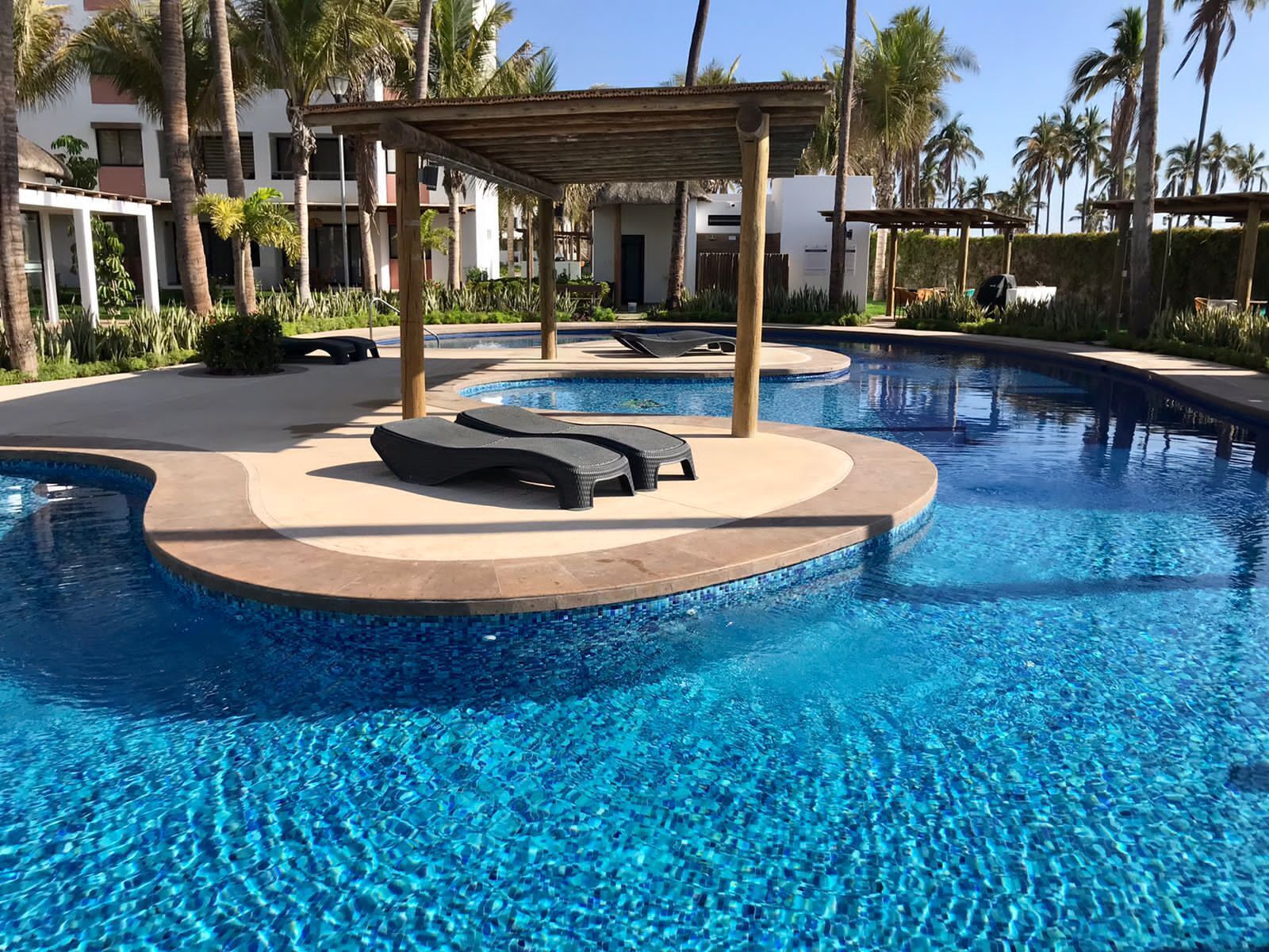 حمّام سباحة خارجي