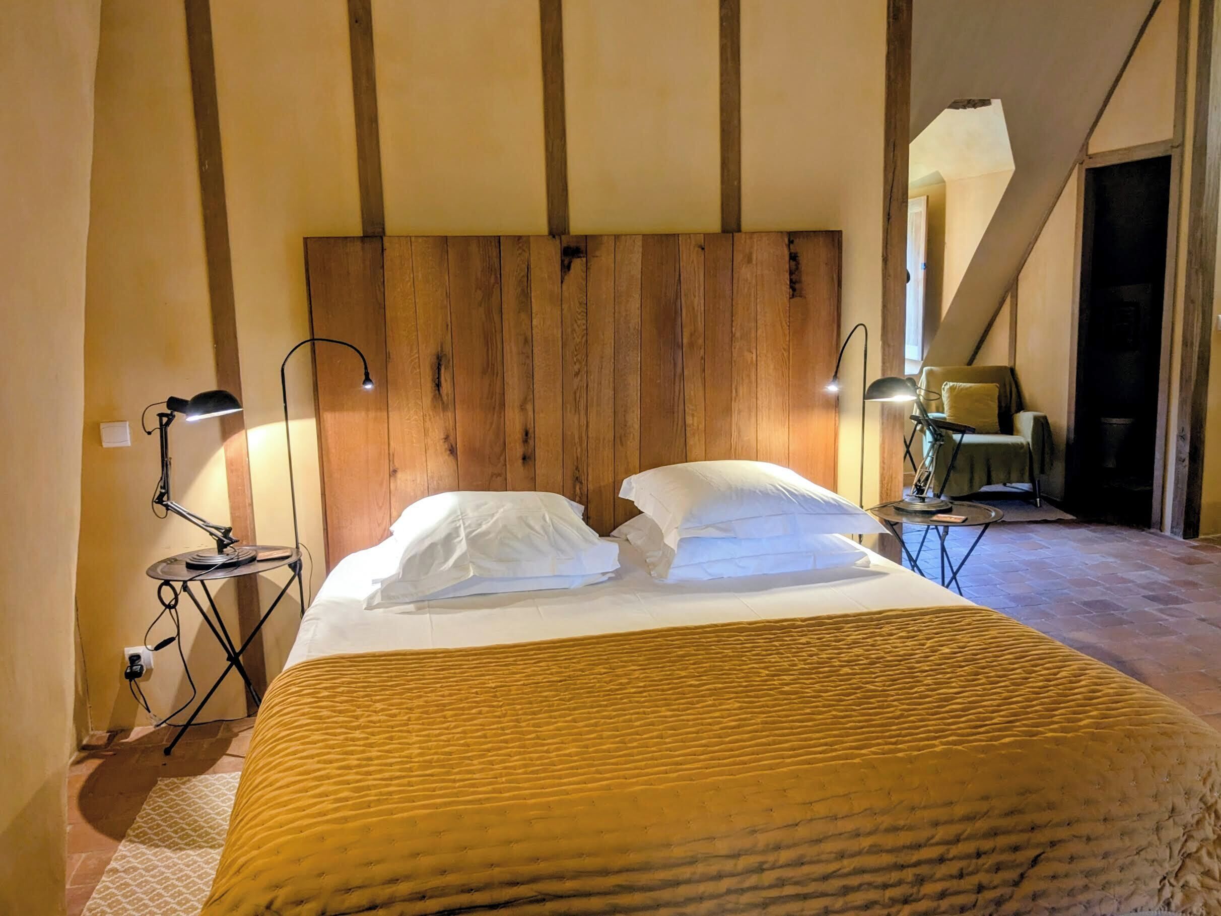 1 chambre, bureau, fer et planche à repasser, Wi-Fi gratuit