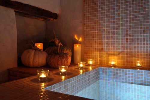 Gîte "L'Abloux" du Ris de Feu de 160 ha avec Piscine chauffée, Spa et Sauna 