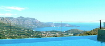 Luxury Apartment Goja with heated infinity pool and Jacuzzi- near Dubrovnik