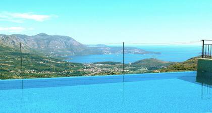 Luxury Apartment Goja with heated infinity pool and Jacuzzi- near Dubrovnik