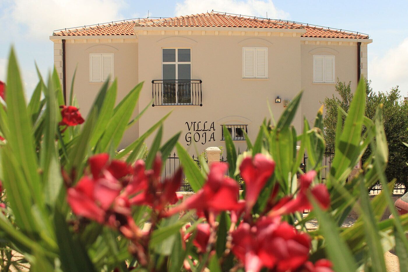 المنشأة من الخارج