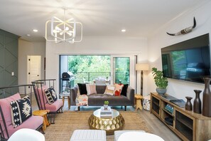 TV, Netflix, smart speakers, streaming services - 36 🛌 BEDS | 🏡 🏡  🏡 3 SIDE BY SIDE | LARGE ​🎉 CELEBRATIONS (Nashville)