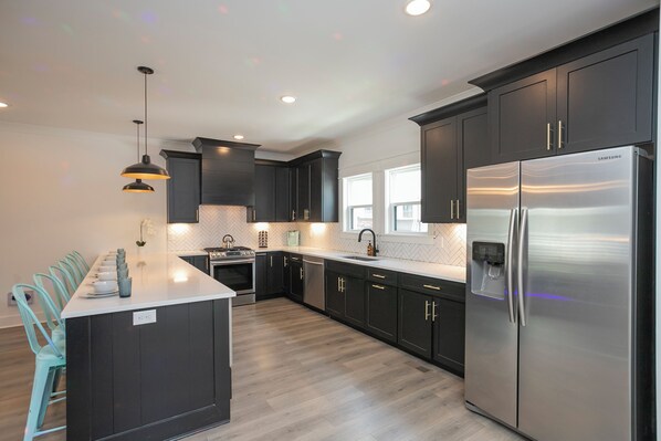 Fridge, microwave, oven, stovetop - 36 🛌 BEDS | 🏡 🏡  🏡 3 SIDE BY SIDE | LARGE ​🎉 CELEBRATIONS (Nashville)