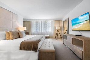 2 عدّة غرف نوم وخزنة داخل الغرفة ومكتب ومكواة/لوح كي