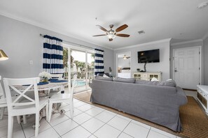 Smart TV - Pet Friendly! 🐶 Great Location! (Santa Rosa Beach)