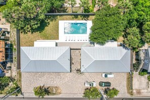 Exterior - The Flamingo Suite l Heated Pool l Steps to Beach (St. Augustine)