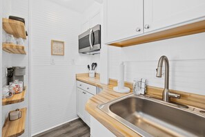 Fridge, microwave, coffee/tea maker, toaster - Old Mission Guest Suite - 15 Min Walk to Downtown! (St. Augustine)