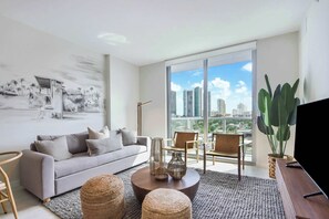 TV, offices - One Bedroom Condo King Bed With City Views (Miami)