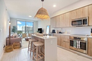 Fridge, microwave, oven, stovetop - One Bedroom Condo King Bed With City Views (Miami)