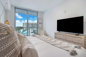 1 bedroom, iron/ironing board, travel crib, WiFi - One Bedroom Condo King Bed With City Views (Miami)