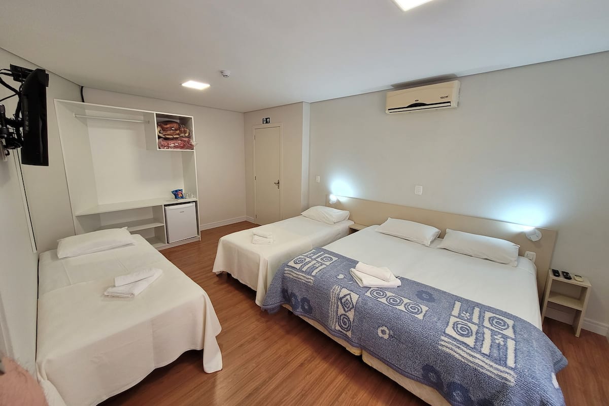 Superior Quadruple Room | Desk, free WiFi