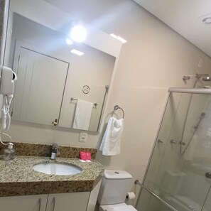 Superior Quadruple Room | Bathroom - Pousada dos Frades (Garibaldi)