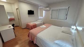 Habitación triple superior | Escritorio y wifi gratis