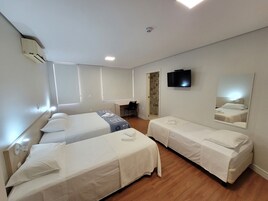 Superior Quadruple Room | Desk, free WiFi