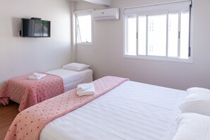 Habitación triple superior | Escritorio y wifi gratis
