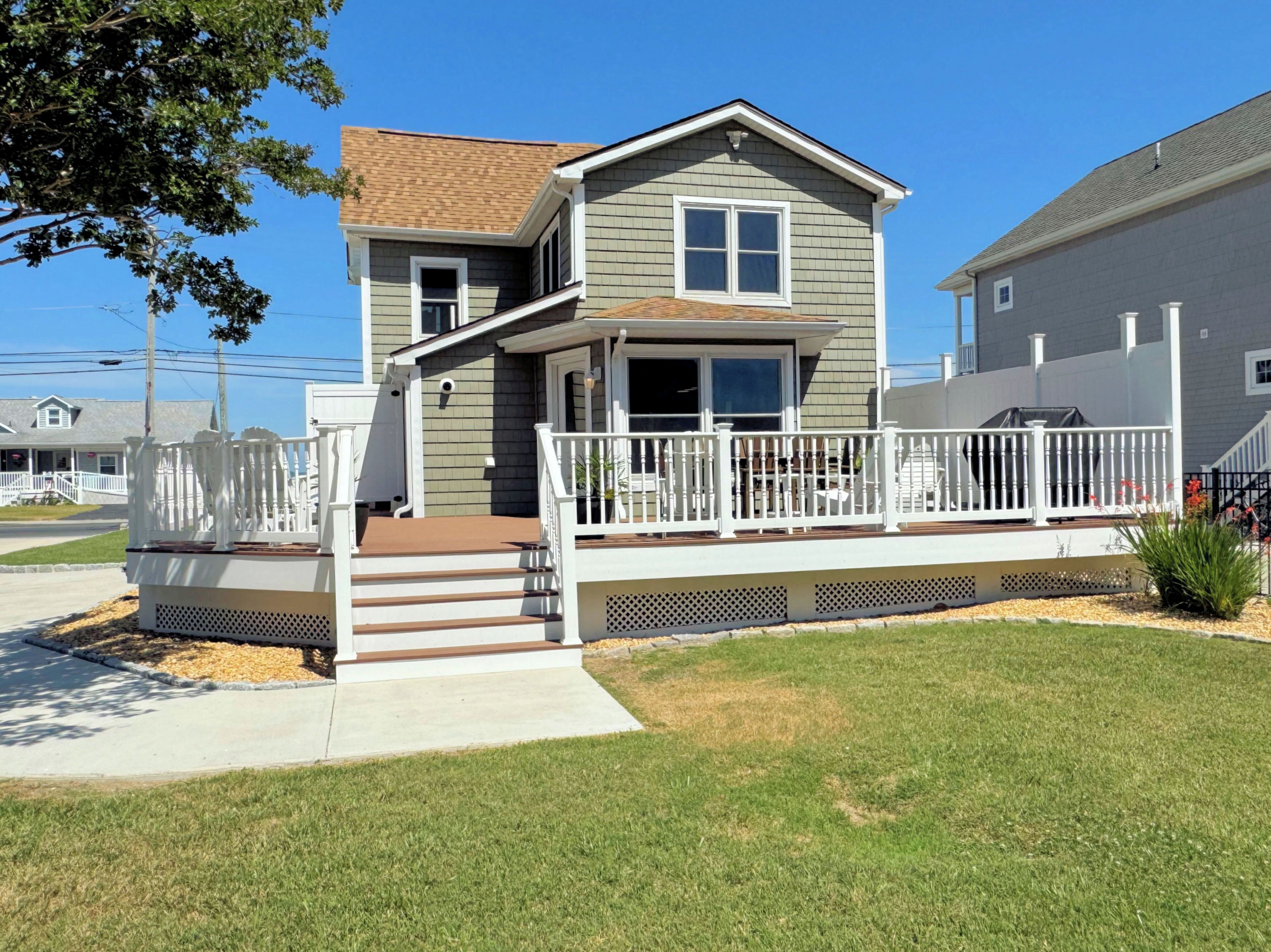 Sunset View - 4BR Water Front -Water Access - Close to Town-Gazebo & fire pit