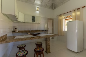 雪櫃、爐具、攪拌機、廚房用具/餐具/器皿