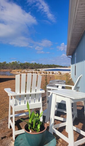 Seaside Retreat - resort setting with beach and pool access
