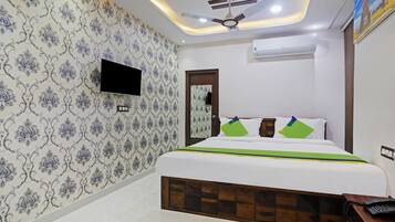 Deluxe Room | Desk, soundproofing, iron/ironing board (on request)