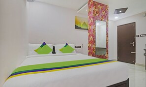 Habitación Deluxe | Escritorio, sistema de insonorización, tabla de planchar con plancha