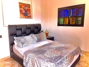 5 عدّة غرف نوم ومكتب ومكواة/لوح كي وواي فاي مجانًا