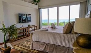 7 bedrooms, desk, iron/ironing board, travel cot