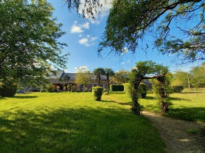 La Lórien de Brocéliande, a large house on the edge of the forest (15 people)