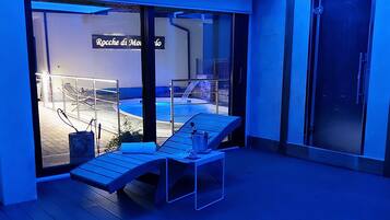 Piscina all'aperto, una piscina riscaldata