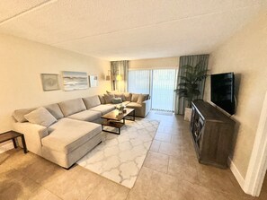 Smart TV, lettore DVD, libri