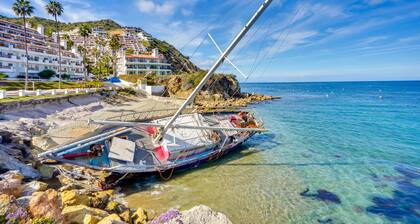 Bright Catalina Island Condo w/ Ocean Views!
