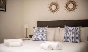 4 bedrooms, iron/ironing board, free WiFi, bed sheets - Four bedroom new apartment in Diputació (Barcelona)