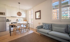 Interior - Four bedroom new apartment in Diputació (Barcelona)