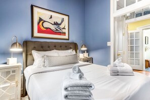 2 bedrooms, iron/ironing board, free WiFi, bed sheets