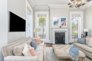 Smart TV - Exquisite Historic Mansion on Beautiful Pulaski Square by Lucky Savannah (Savannah)