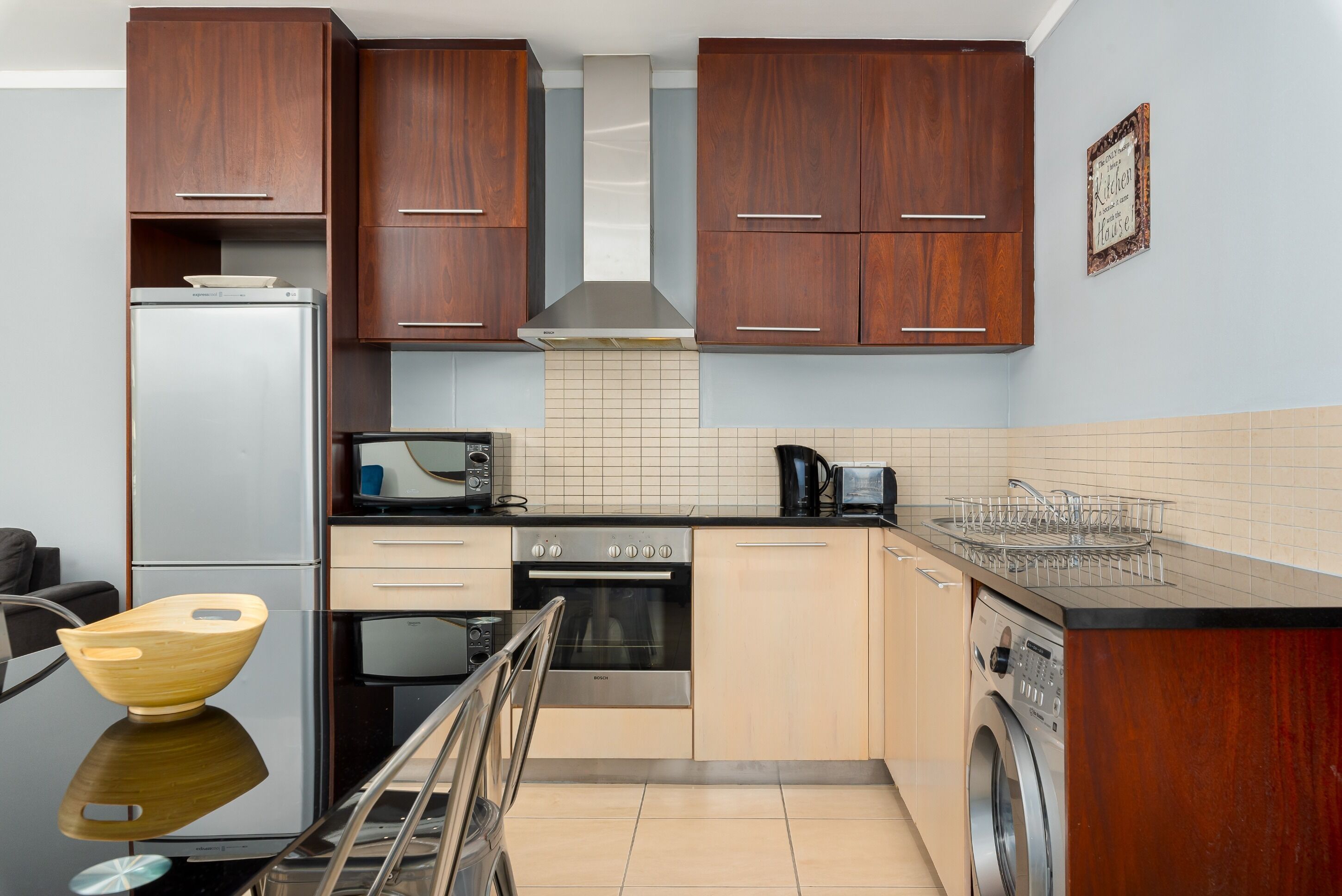 雪櫃、微波爐、焗爐、爐具