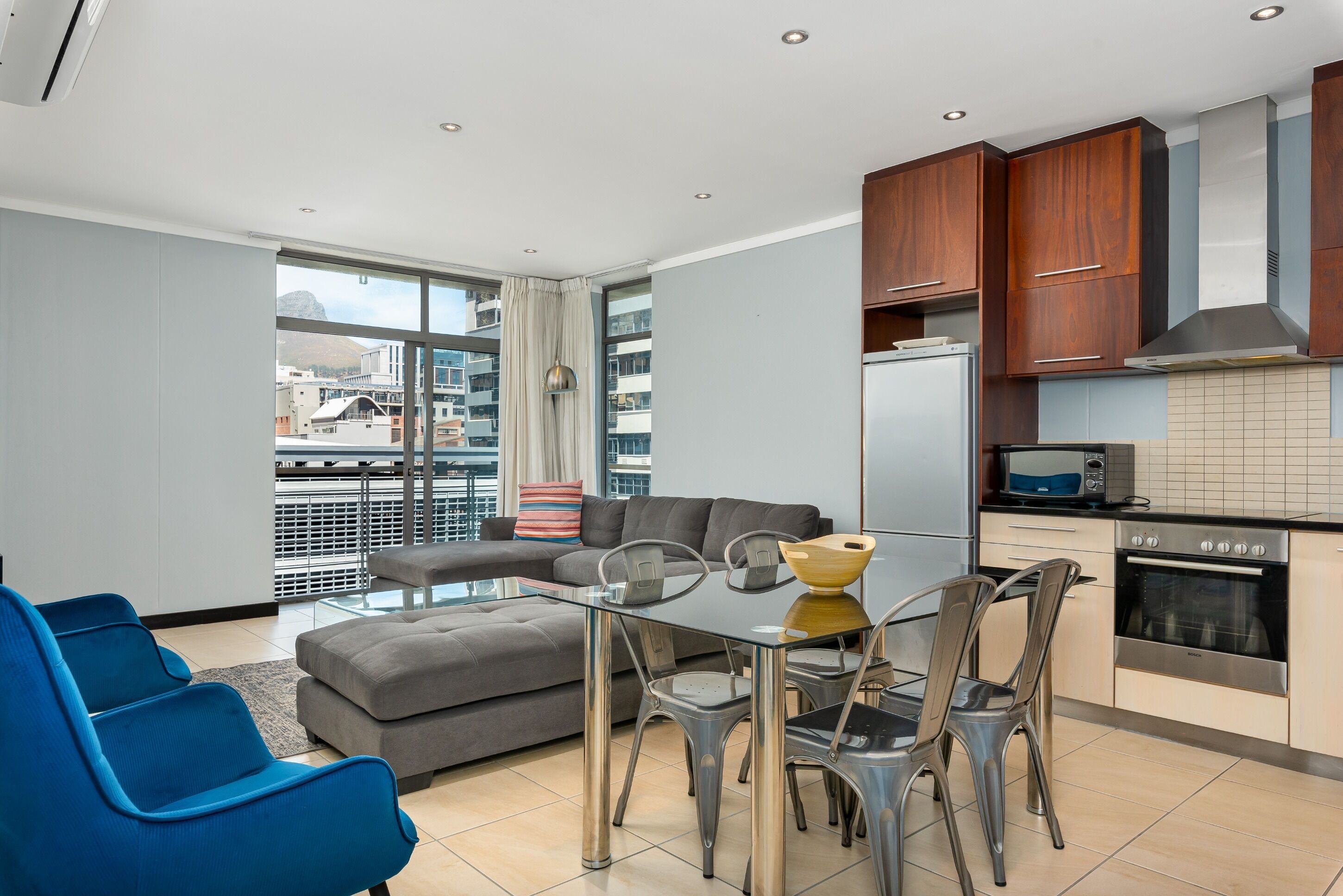 المنشأة من الداخل