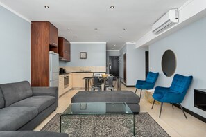 TV - Modern | Central City | Suite | Super Fast Wifi (Cape Town)