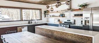 Campfire Lodge - Luxury Cabin, Kid Friendly