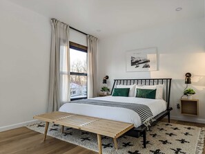 5 bedrooms, iron/ironing board, travel cot, WiFi - Campfire Lodge - Luxury Cabin, Kid Friendly (Palenville)