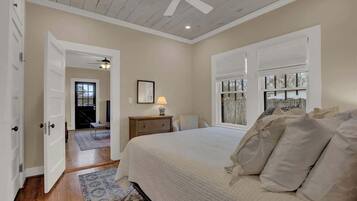 2 bedrooms, iron/ironing board, WiFi (free), bed sheets