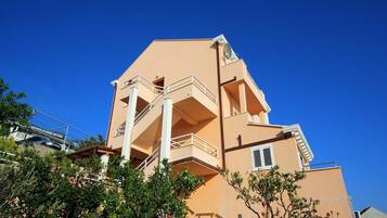 Apartment (Two bedroom apartment with balcony an) | Exterior